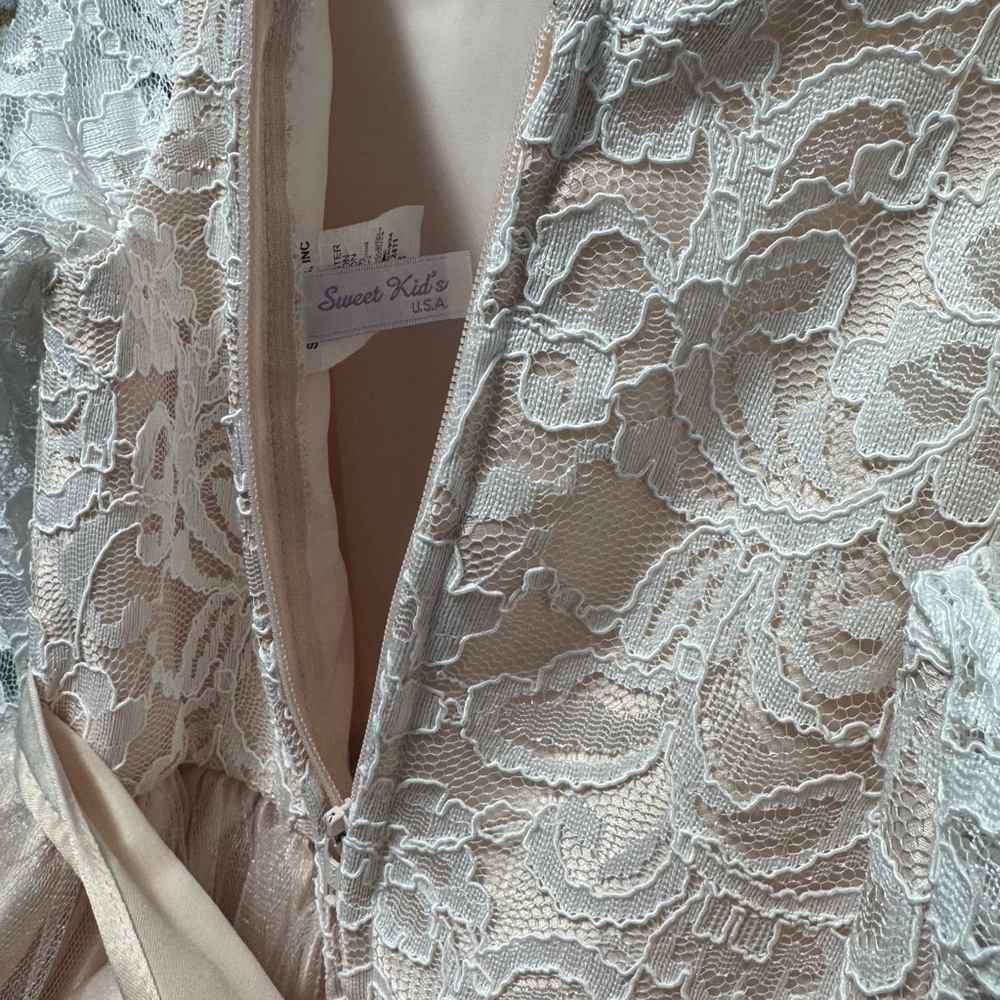 Sweet Kids Lace Overlay Dress Peach and Cream- size 8 - Picture 4 of 10